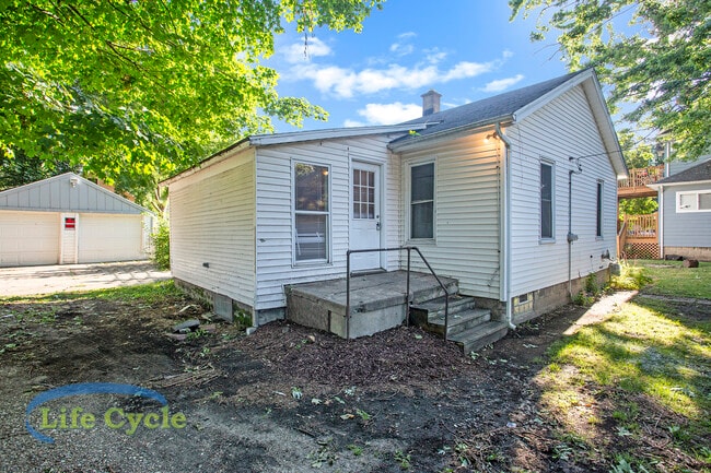 Building Photo - 243 Michigan St NW