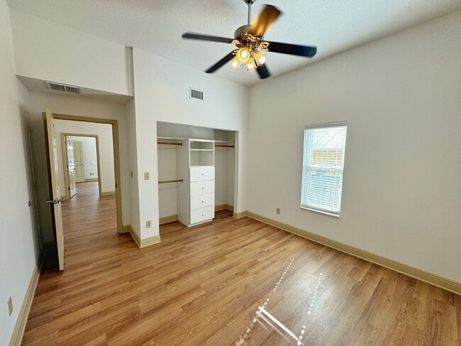 Building Photo - Historic Downtown | 4BR/4BA | Near Flagler College