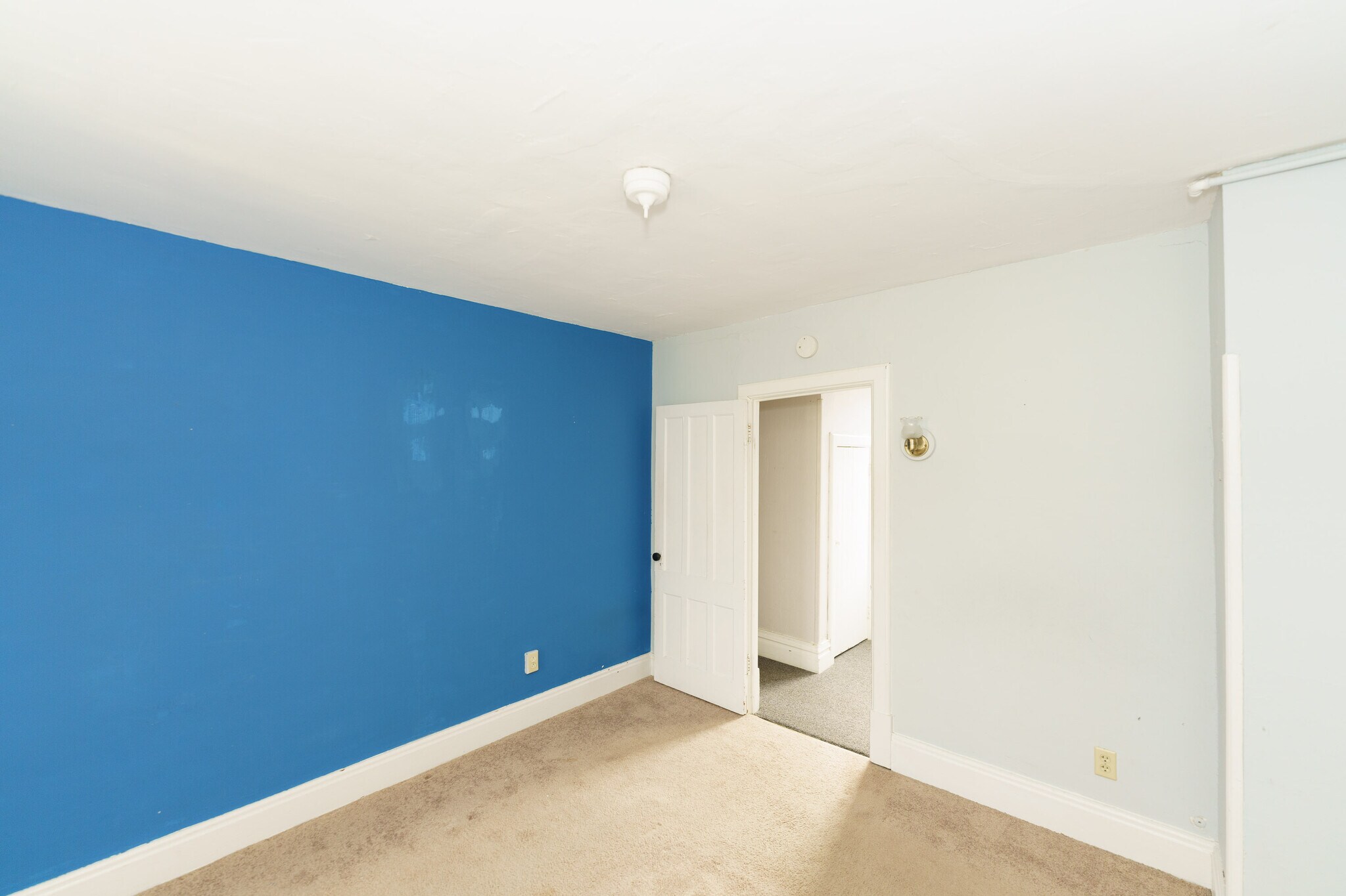 Building Photo - 6 Larch Ave
