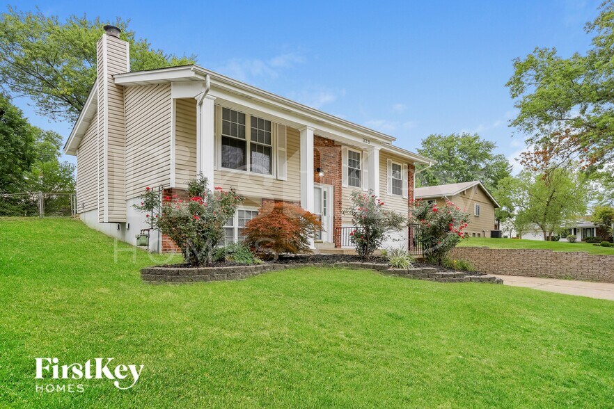 Primary Photo - 323 Turfwood Dr