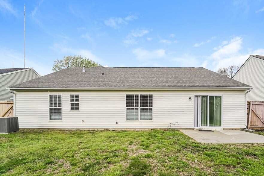 Building Photo - 8232 Fox Swamp Rd