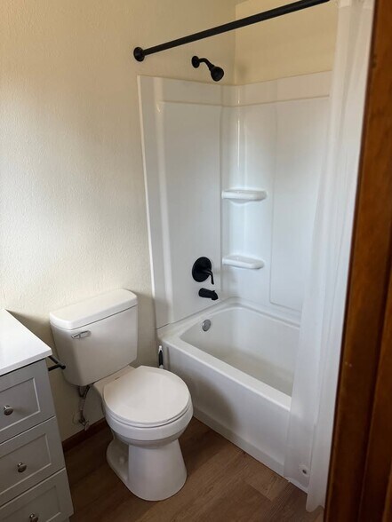 Building Photo - 2527 Courtland Ct