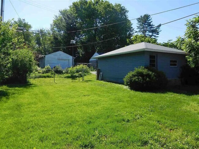 Building Photo - Great 3BR Bryan Park