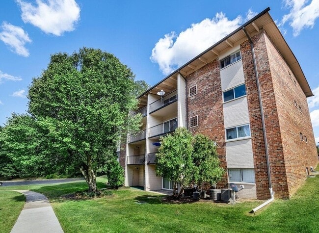 Building Photo - 7700 Arehart Dr