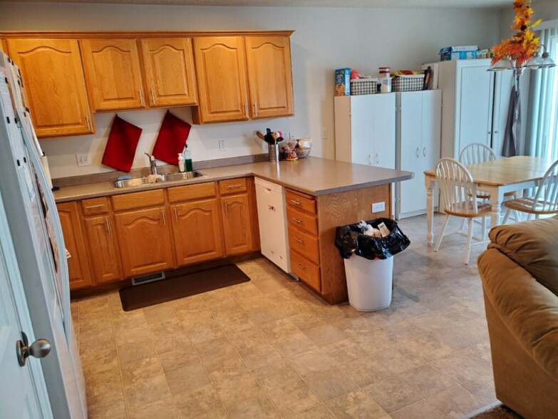 Building Photo - 1295 S 1410 E