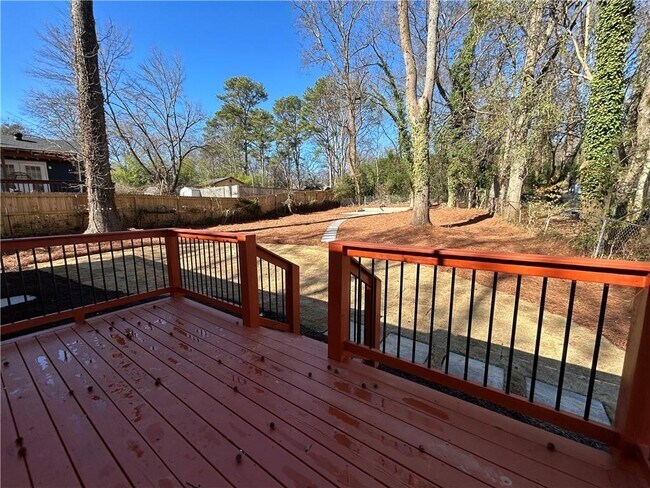 Building Photo - 1226 Beechview Dr SE