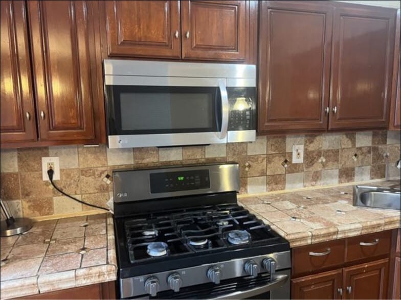 Building Photo - 4337 H St