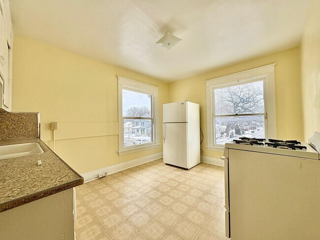 Building Photo - 1425 Miami St