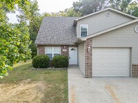 Building Photo - 307 Burnside Dr