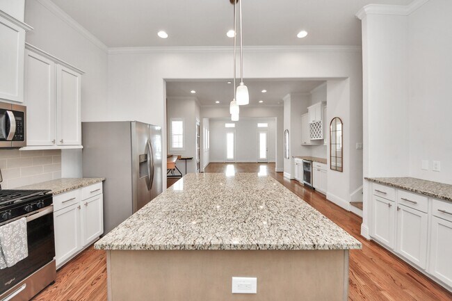 Building Photo - 2606 Madeline Grove Dr