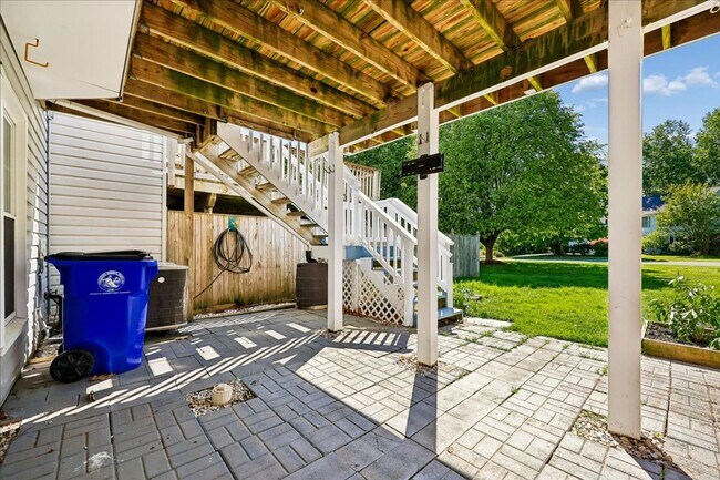 Building Photo - Luxury Townhome at Lake Linganore