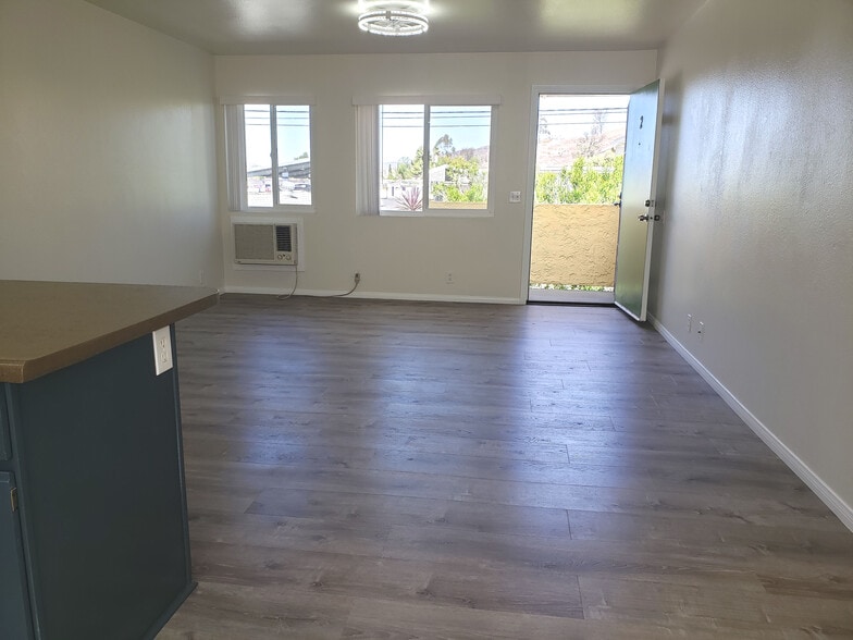 Building Photo - 1261 Victor St