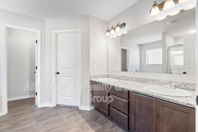 Building Photo - 2432 Frontera St