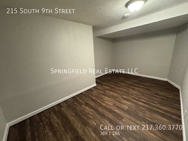 Building Photo - 215 S 9th St