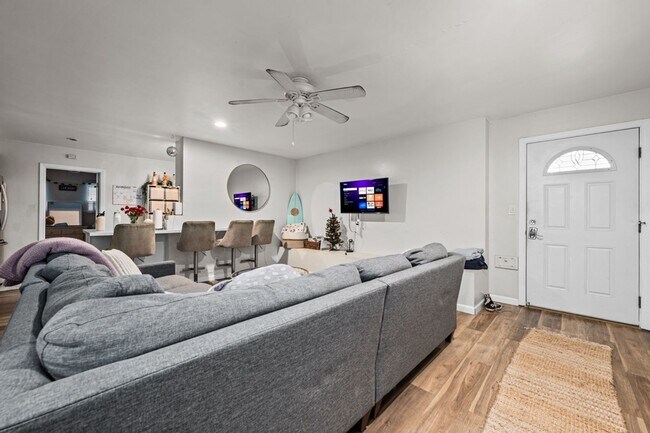 Building Photo - No back house!