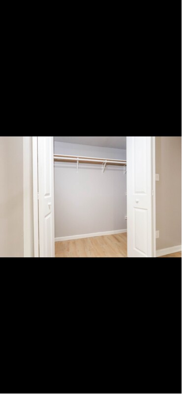 Building Photo - 225 Willow Lake Ln