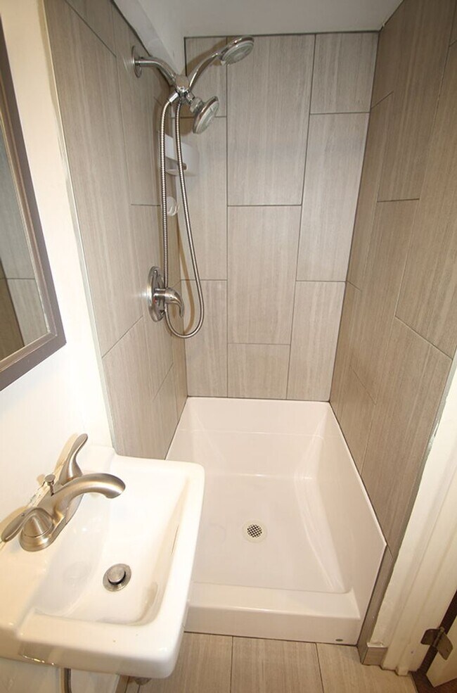 Building Photo - 7326 Triplex