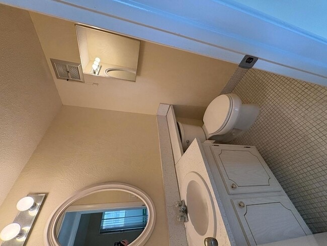 Building Photo - 241 Sheffield J