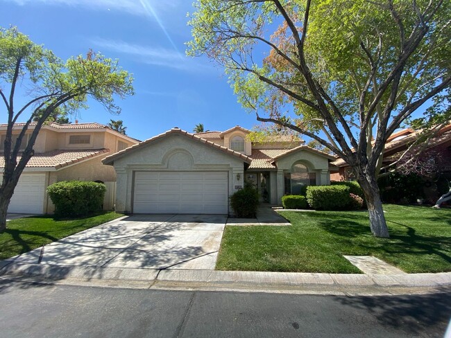 Primary Photo - 4 bed/2.5 bath 2400+ sq ft in Gated Painte...