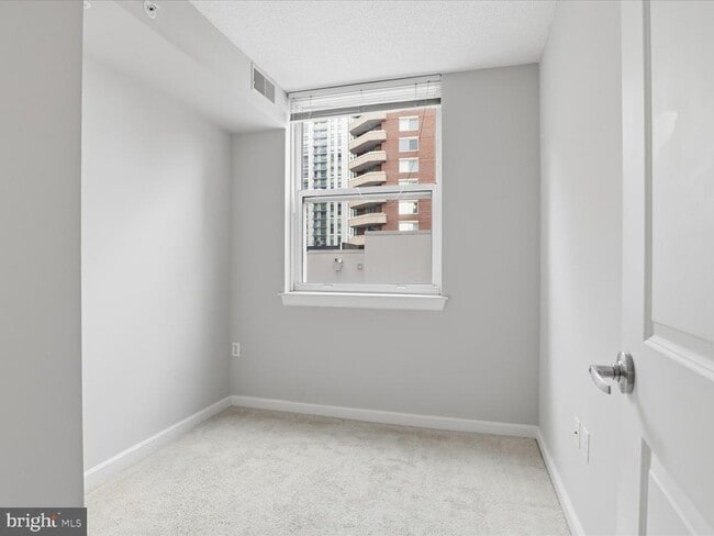 Building Photo - 880 N Pollard St