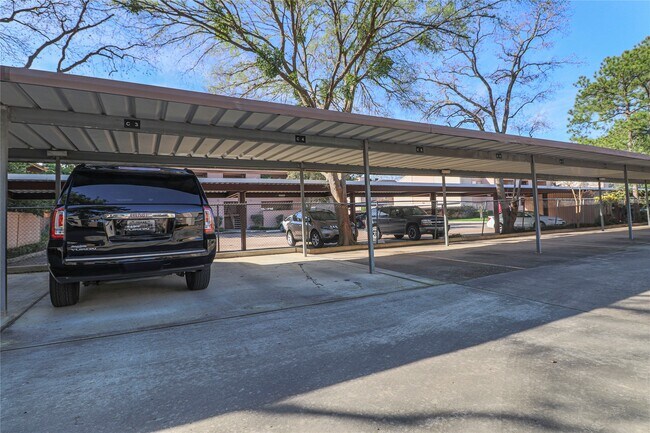 Building Photo - 2025 Augusta Dr