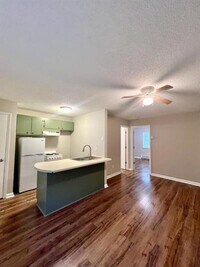Building Photo - 117 Cedar Dr