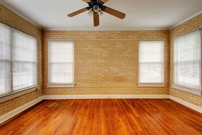 Building Photo - 1408 W 47th St