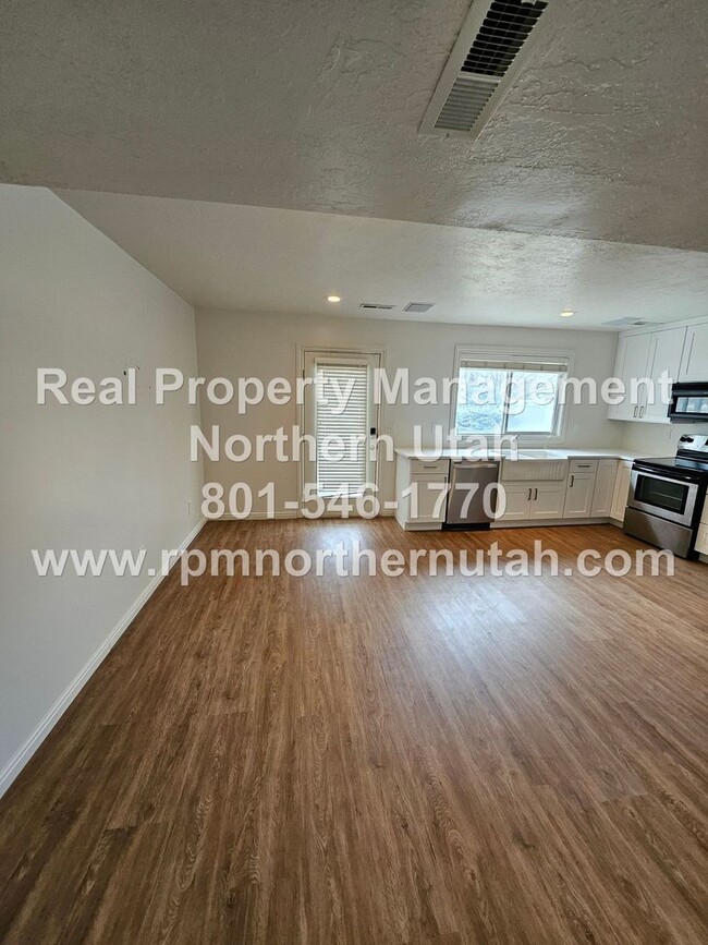 Building Photo - 1 Bedroom 1 Bath Basement Unit in North Sa...