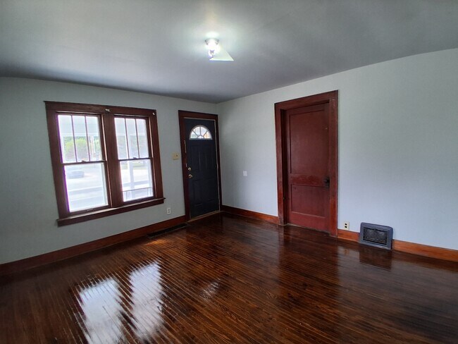 Building Photo - 1143 N State St