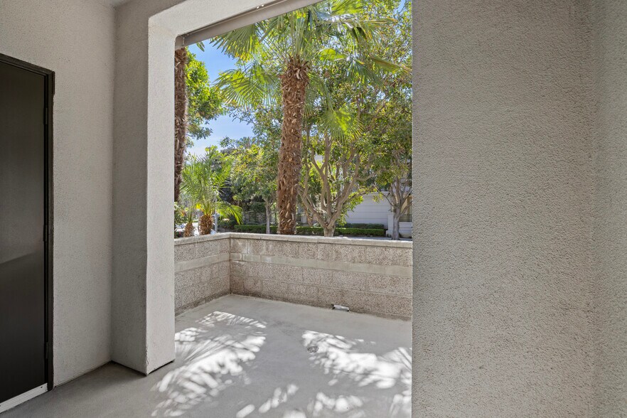 Building Photo - 6400 Crescent Park E