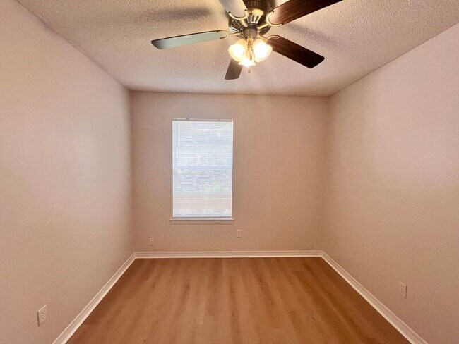 Building Photo - 5721 Bronco Pl