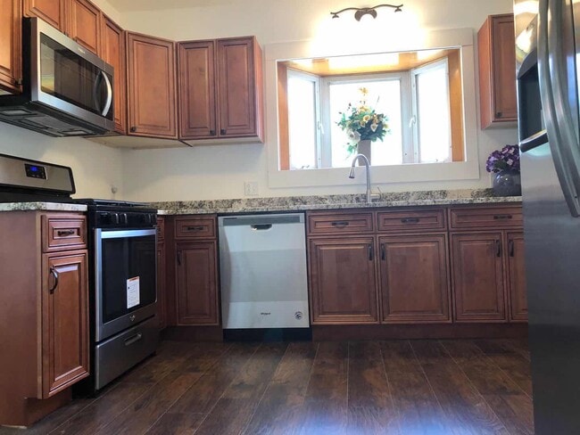 Building Photo - 823 Bloomfield Ave