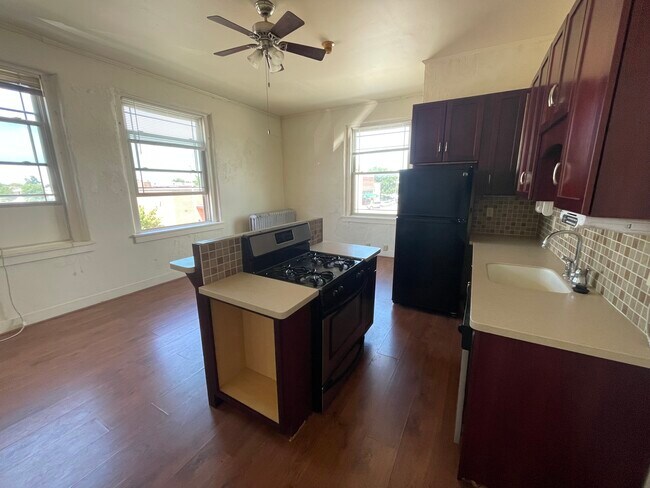 Building Photo - Sunflower Estate LLC