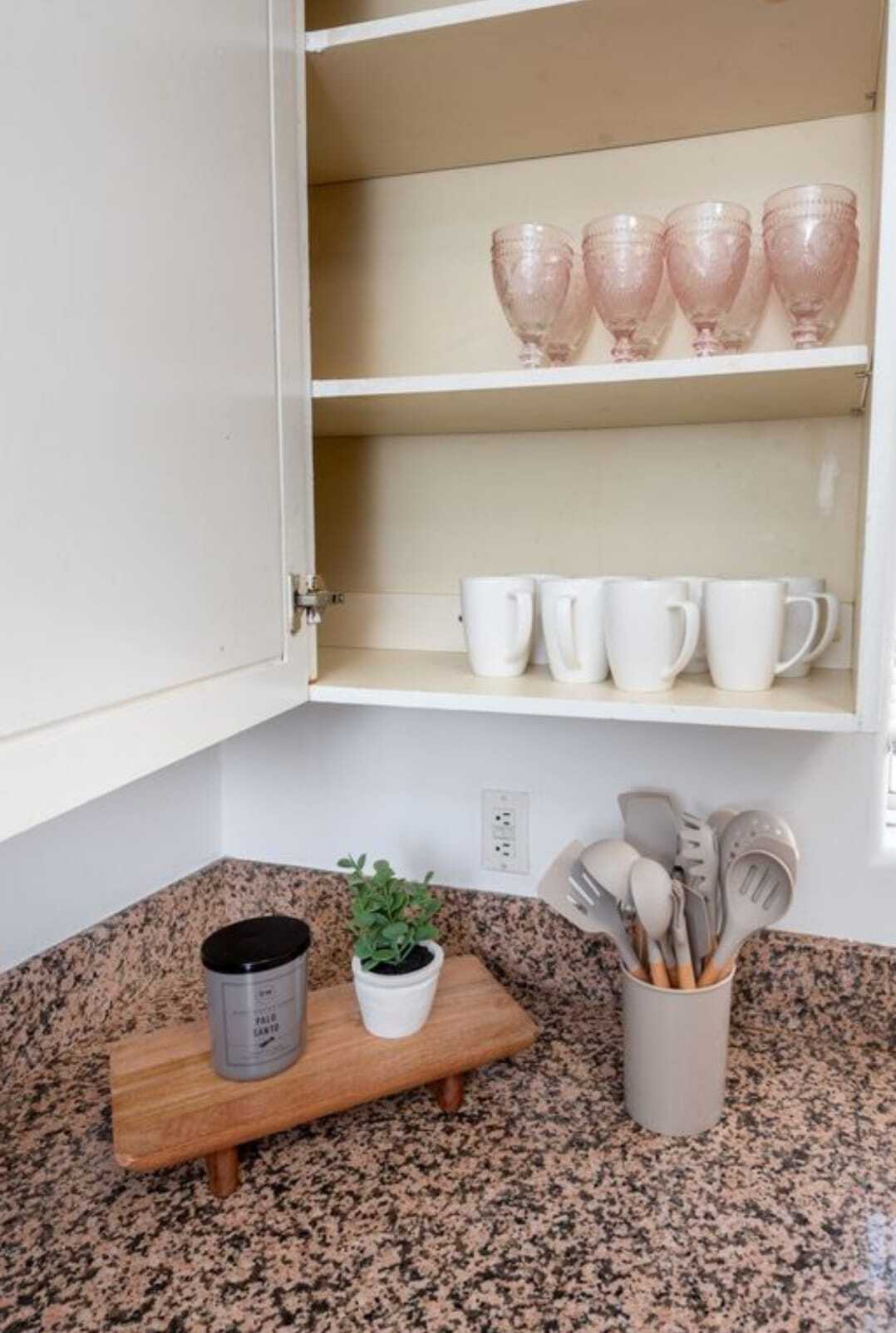 Building Photo - 525 N Orange Dr