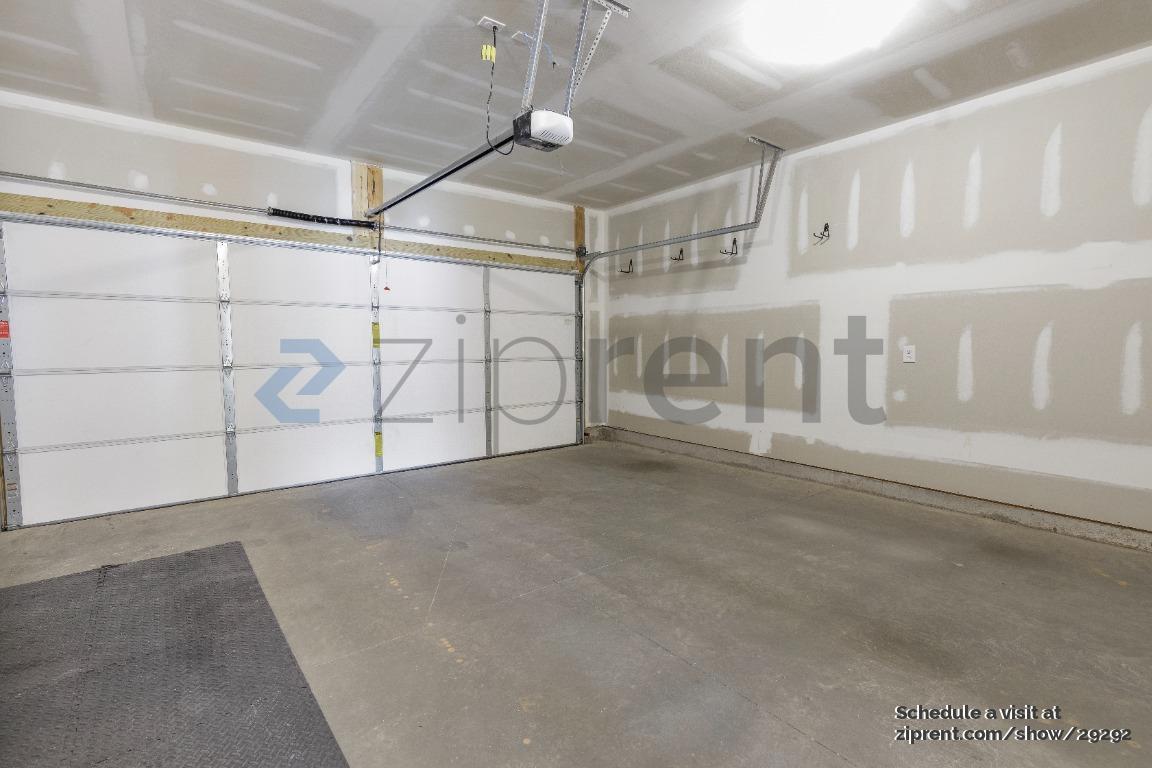 Building Photo - Unit