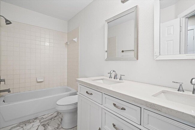 Building Photo - 158 Oak River Dr