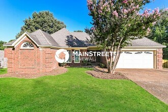Building Photo - 3 Bedroom Pet-Friendly Home in MEMPHIS, TN with Main Street Renewal