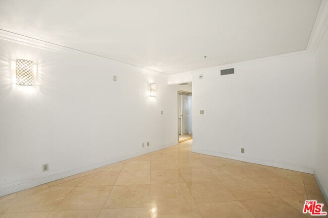 Building Photo - 10660 Wilshire Blvd