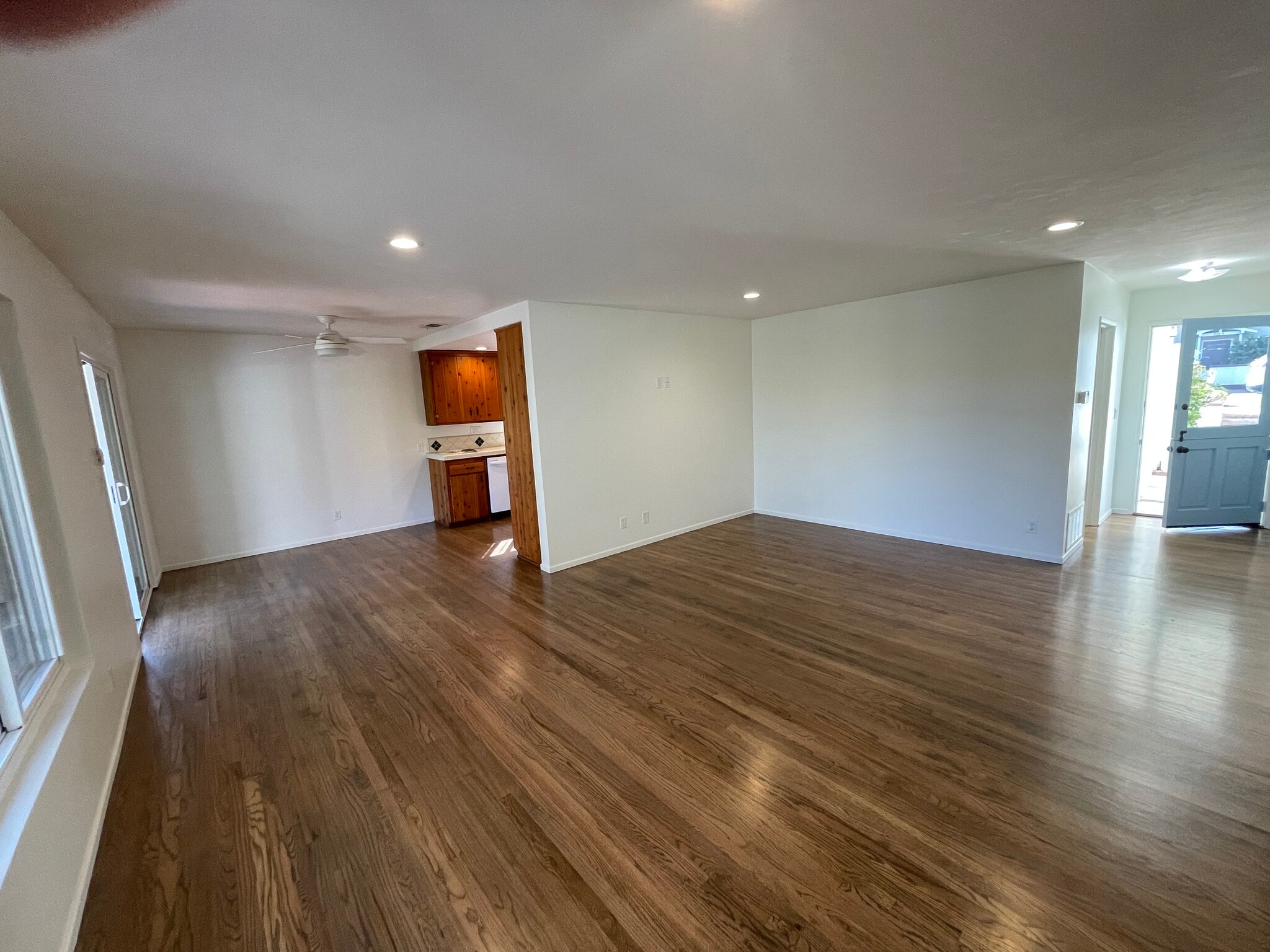 Building Photo - 855 Cornish Dr