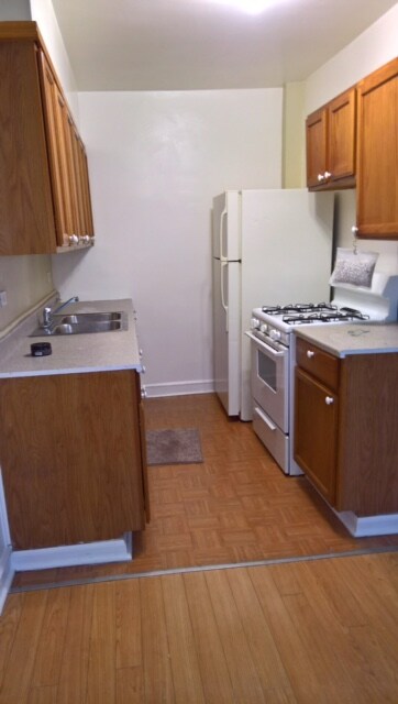 G-4 Kitchen - 6945 S Crandon Ave