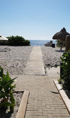 Building Photo - 1121 Crandon Blvd