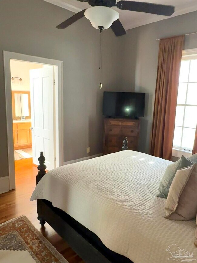 Building Photo - 6855 Pine St