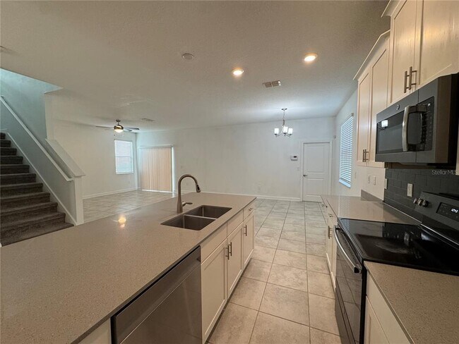 Building Photo - 9161 Cut Shot Dr