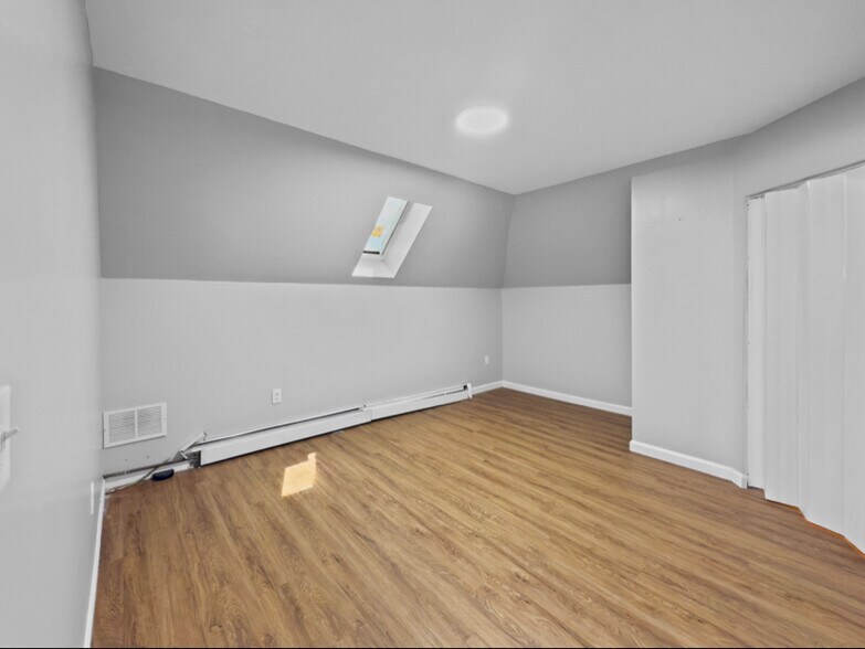 Building Photo - 931-933-933 Essex St