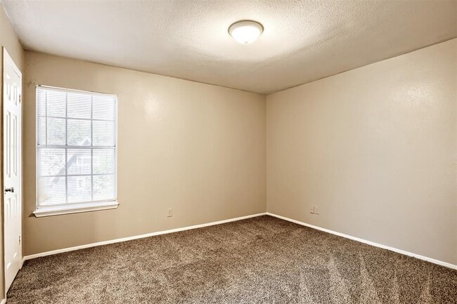Building Photo - 1302 Radcliff Dr