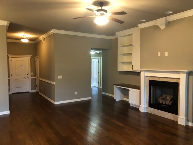 Building Photo - 337 N Sabine Pass Rd