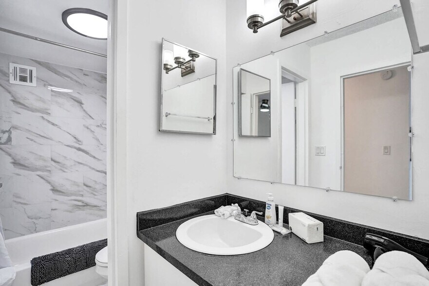 Building Photo - 777 NW 155th Ln