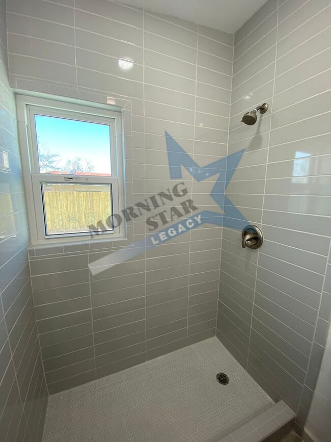 Building Photo - Fully Remodeled 3 bd home