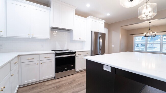 Building Photo - Move-In Special! Free January Rent — Stunning Like-New 4-Bedroom Home Just Minutes from Fort Stewart