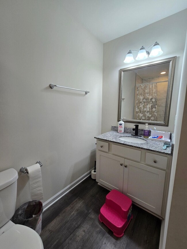 Building Photo - 335 Niblick Dr